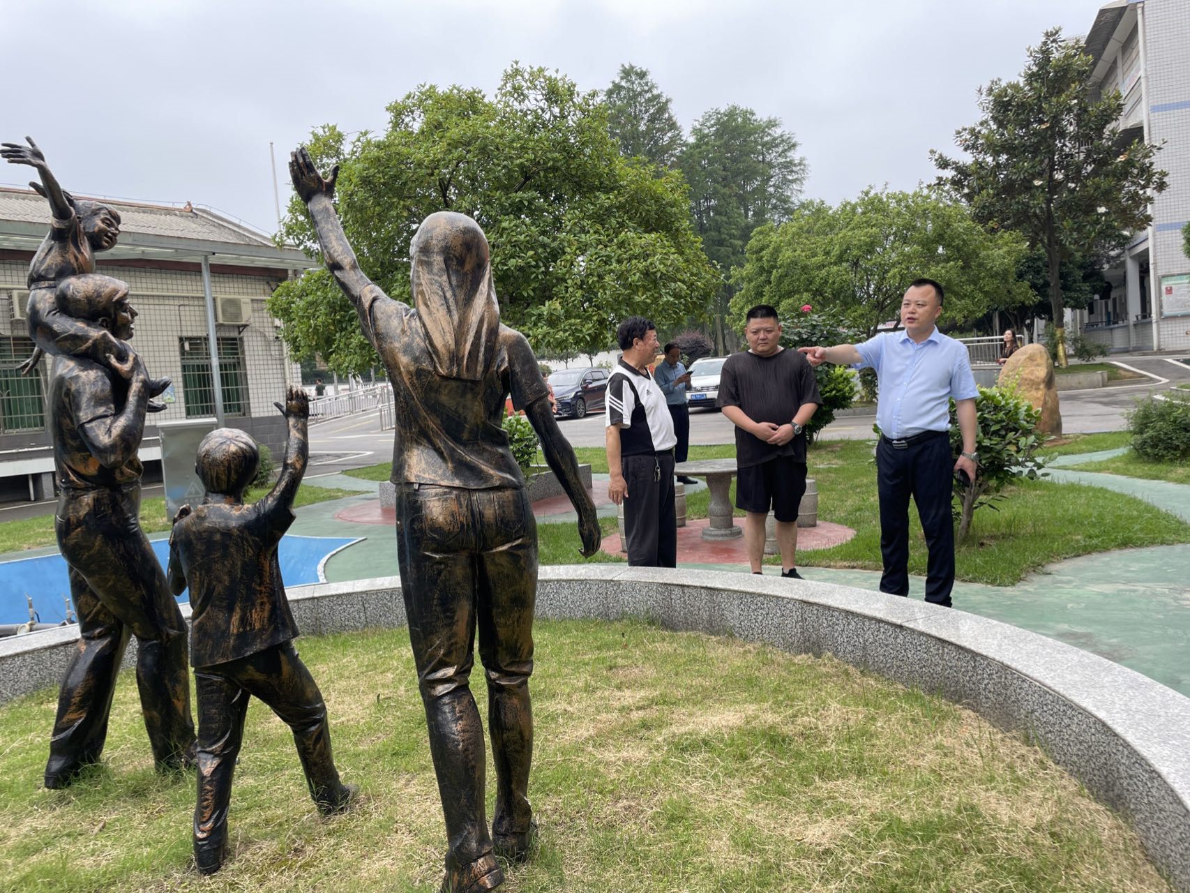 區(qū)教育局黨委委員、總督學(xué)侯建波一行來我校調(diào)研督導(dǎo)教學(xué)工作