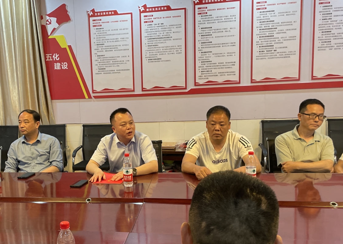 區(qū)教育局黨委委員、總督學(xué)侯建波一行來我校調(diào)研督導(dǎo)教學(xué)工作
